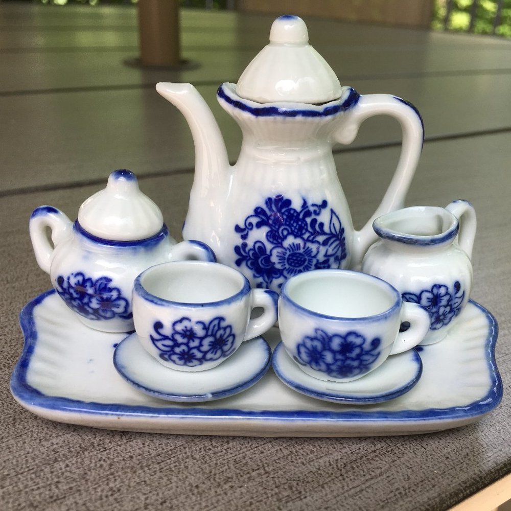 VINTAGE MINIATURE PORCELAIN TEA/COFFEE SET
